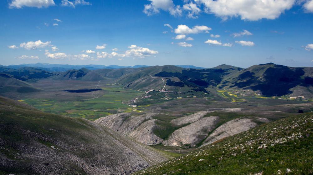 marche-panorama-pian-perduto-castelluccio.jpeg