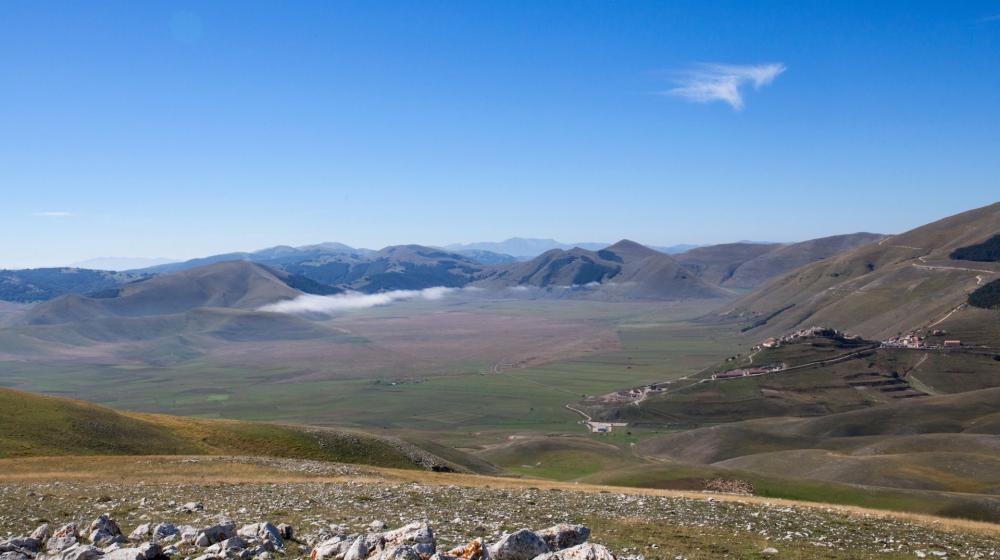 marche-castelluccio-norcia-panorama.jpeg