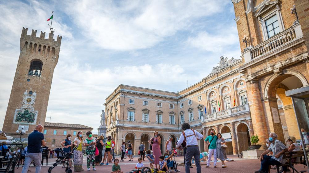 marche-recanati-piazza-leopardi.jpeg