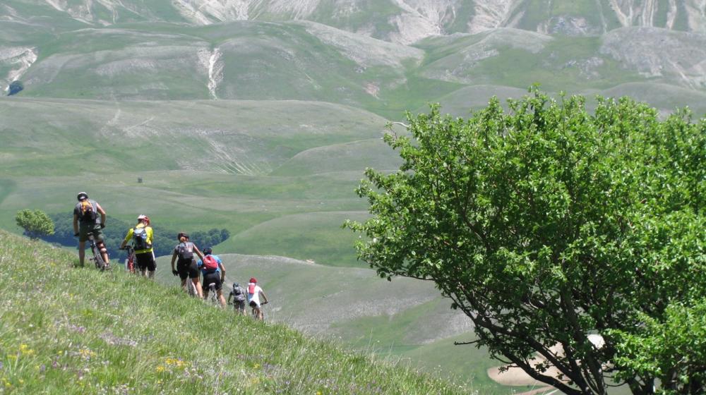 marche-castelluccio-mtb-panorama.jpeg