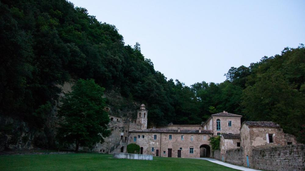 marche-cupramontana-eremo-frati-bianchi.jpeg