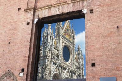 Siena_ph Marta Zarellifrancigena_cammino_firenze_siena_san_gimignano_trekking_viaggio_a_piedi.jpg