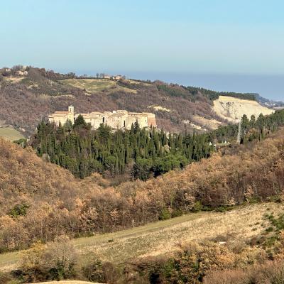Precicchie, la chiesa nella grotta e la Vall’Acera
