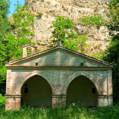 Porchia: la chiesa nascosta, la rocca e i suoi sapori