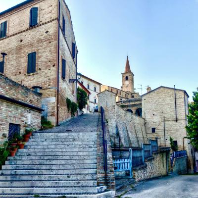 Montalto: Dal borgo alla campagna di MOntalto delle Marche