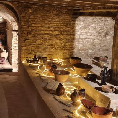 Borgo di Fratte Rosa: escursione, colazione tipica e laboratorio di terracotta