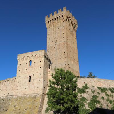 Il castello di Montefiore e i frutti d’autunno