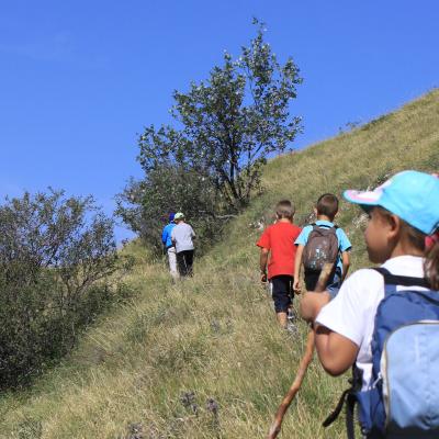 Viaggio a piedi nelle Marche: trekking in tenda per famiglie nel Parco Nazionale dei Monti Sibillini