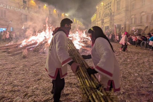 vlurd_offidaoffida_bove_finto_carnevale_piceno_maschere_festa_ascoli_piceno_marche_montalto_marche.jpg