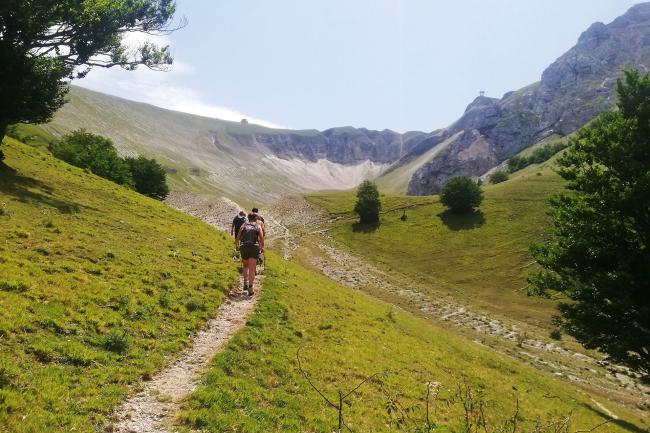 val-di-bove-escursionisti.jpg