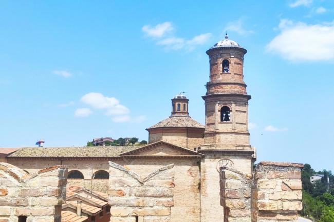 Montalto_borgo_marche_ascoli_piceno_arancione_bandiera.jpg